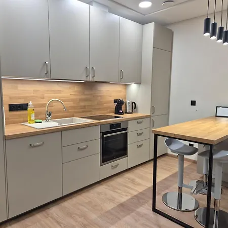 New Kreves & Free Parking & Self Check-in Apartment