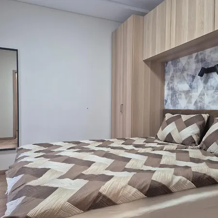 New Kreves & Free Parking & Self Check-in Apartment *